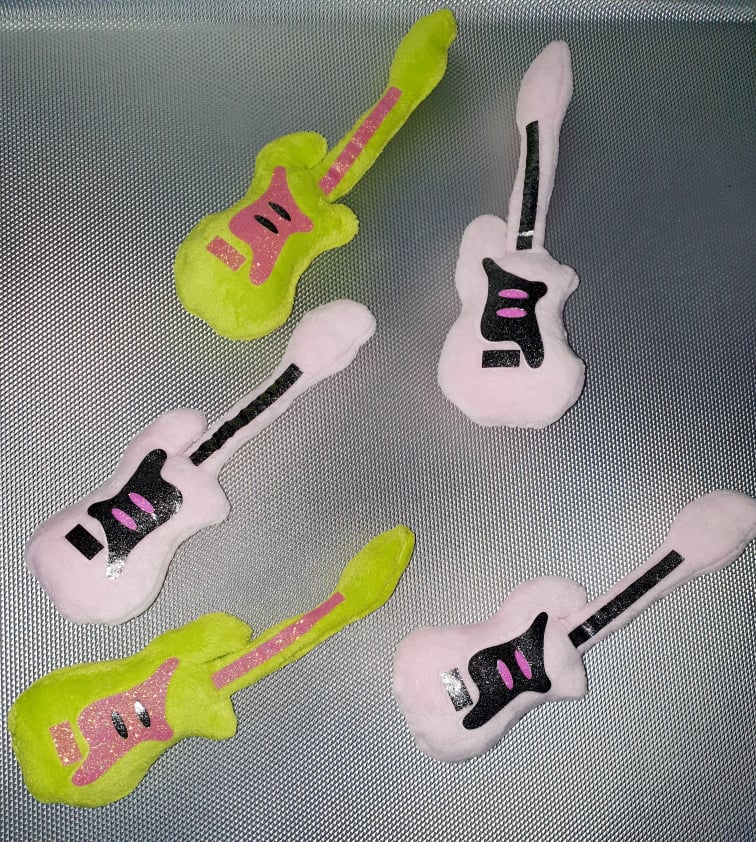 Plüss Gitár